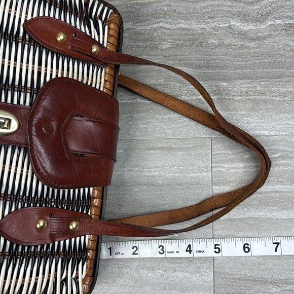 Vintage Styled by Encore Woven Clamshell Handbag - Picture 9 of 12